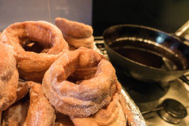 Şekere sarılı İspanyol çörekleri