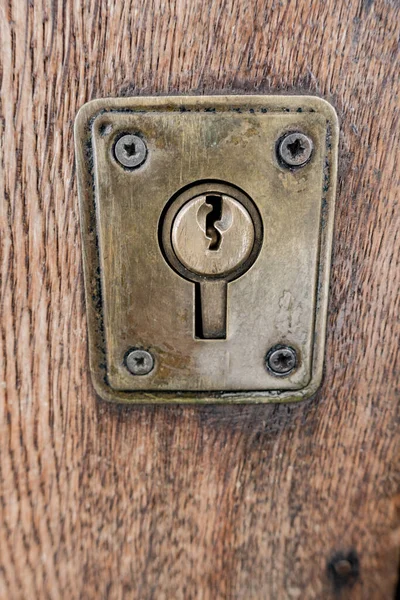 Messingschloss Auf Rustikalem Holz — Stockfoto