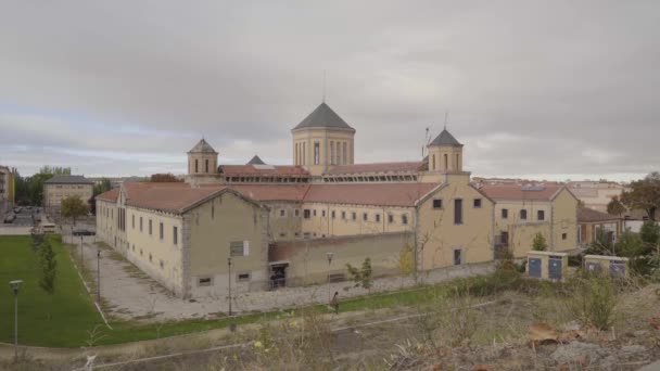 Tembakan Umum Dari Penjara Segovia Dengan Gerakan Slider — Stok Video