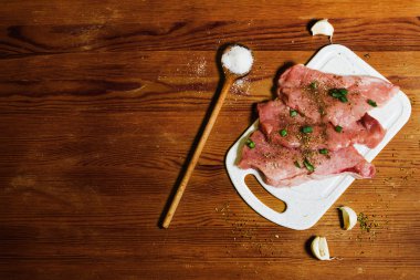 çiğ et yemek için hazırlanan