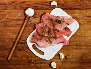 çiğ et yemek için hazırlanan