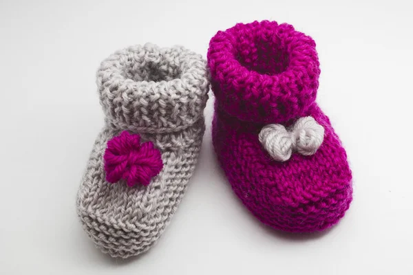 Couple knitted bootees to newborn — Stock Photo, Image