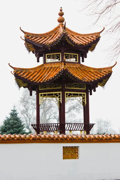 Avusturya, Viyana, 10 Mart 2016: şehir merkezinde Çin restoranı. Pagoda ile dış Asya Mutfağı Restoran.