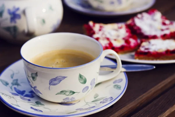 Hayat kahve ve pastayla dolu.