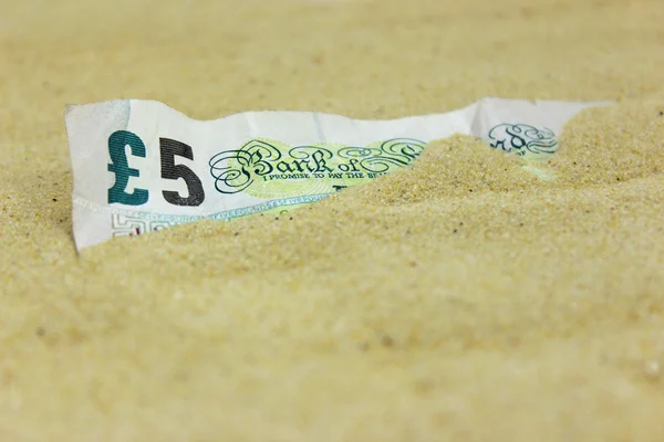 UK Five Pound note covered in sand — Stock Photo, Image