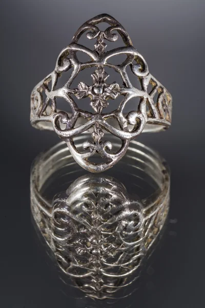 Anel de prata antigo — Fotografia de Stock