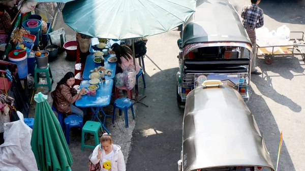 Under the bridge Warorot Market Chiangmai Thailand — Stock Photo, Image