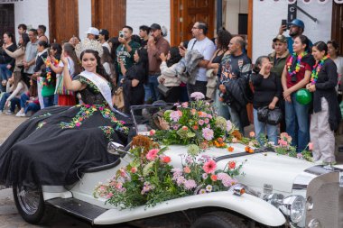 Mazamitla, Jalisco. Meksika mı? 18 Ekim 2025. 17. Mazamitla Çiçek Festivali Açılış Töreni Kraliçesi.