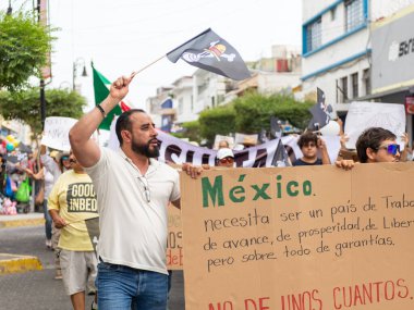 Colima, Colima. Meksika mı? 15 Kasım 2025. Z Nesli tarafından düzenlenen yürüyüş. Colima 'daki hükümeti protesto eden insanlar.