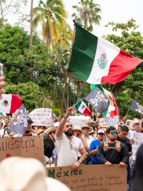 Colima, Colima. Meksika mı? 15 Kasım 2025. Z Nesli tarafından düzenlenen yürüyüş. Colima 'daki hükümeti protesto eden insanlar.
