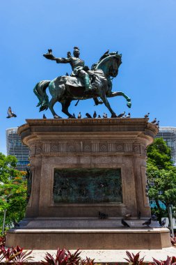 San Salvador, El Salvador 'un tarihi merkezinde Gerardo Barrios' un heykeli.