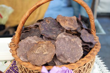 Gevrek Mor Mısır Tortilla Patates cipsi dolu Rustik Dokuma Sepeti