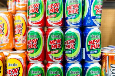 Colima, Colima, Meksika. 7 Aralık 2025: Jimador Yeni Karışımı, konserve kokteyller, paloma ve vampiro.