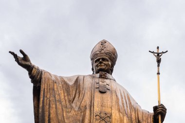 Mexico City, Meksika. 11 Ekim 2025: 2. Papa John Paul heykeli Meksika 'daki Guadalupe Meryem Ana Bazilikası yakınlarında.