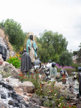 Mexico City, Meksika. 11 Ekim 2025: Guadalupe Anıtı St. Juan Diego ve yerli halka gösterildi