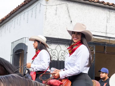 Colima, Colima, Meksika. 13 Şubat 2026: At Sırtı Yürüyüşü Olayında Kadın Charro Sürücüsü