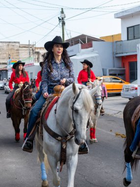 Colima, Colima, Meksika. 13 Şubat 2026: At Sırtı Yürüyüşü Olayında Kadın Charro Sürücüsü