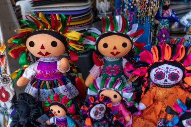 Markette Renkli El Yapımı Meksikalı Bez Bebek Hediyeleri Satılık