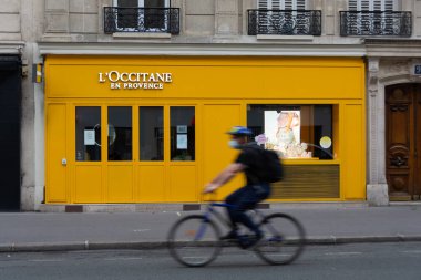 PARIS, FRANCE - 19 AĞUSTOS 2020: 