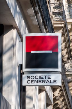 Paris, Fransa - 18 Nisan 2021: Fransız Societe Generale bankasının bir acentesinin imzası