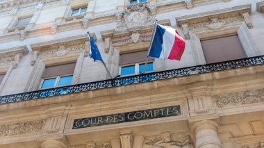 Paris, Fransa - 23 Nisan 2021: Fransız Adalet Divanı Cour des Comptes binasının dış görünüşü, devlet ve kamu kuruluşlarının hesaplarının düzenliliğini kontrol etmekle görevli