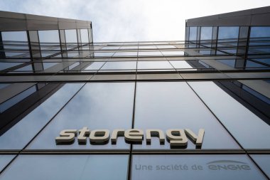 Bois-Colombes, Fransa - 22 Mayıs 2021: Engie 'nin yeraltı doğal gaz depolama alanında uzmanlaşmış bir yan kuruluşu olan Storengie' nin merkez ofisi