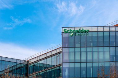Rueil-Malmaison, Fransa - 15 Aralık 2025: Schneider Electric SE genel merkezi, Fransız çokuluslu bir şirket ve küresel enerji yönetimi ve otomasyon uzmanı