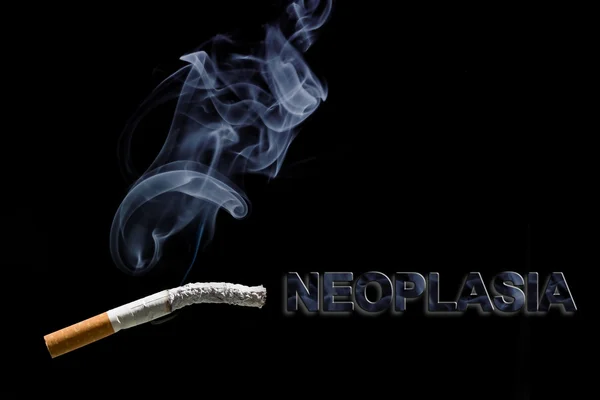 Vypálení cigaretou a text neoplazie — Stock fotografie