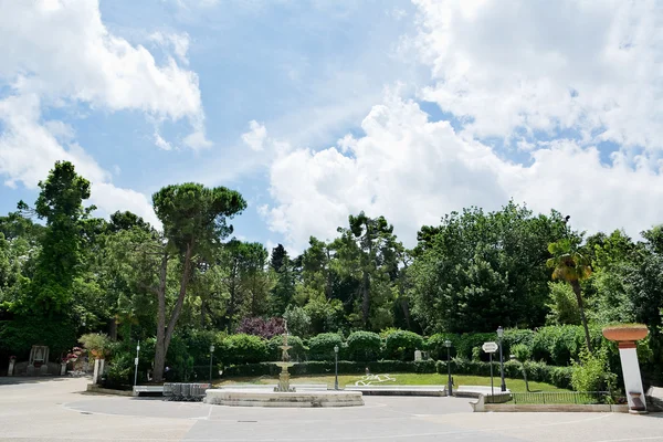 Veřejná zahrada v centru Chieti (Itálie) — Stock fotografie