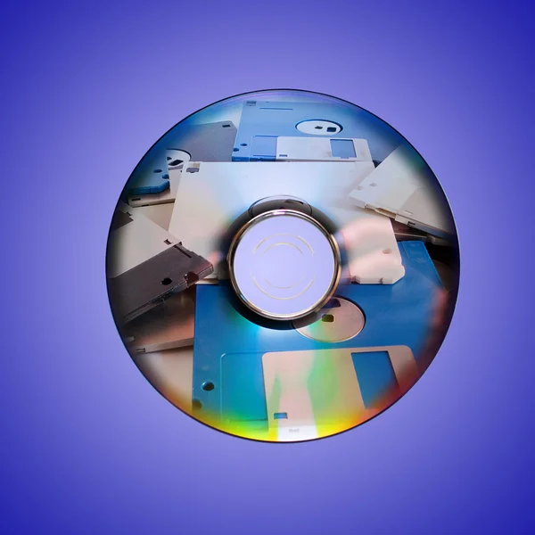DVD lub cd i stary dyskietki wewnątrz — Zdjęcie stockowe