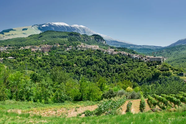 Caramanico klein dorp in abruzzo (Italië) — Stockfoto