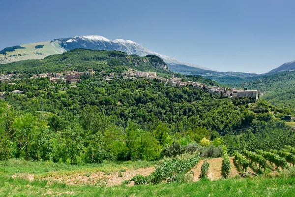 Caramanico piccolo borgo in abruzzo (Italia) ) — Foto Stock