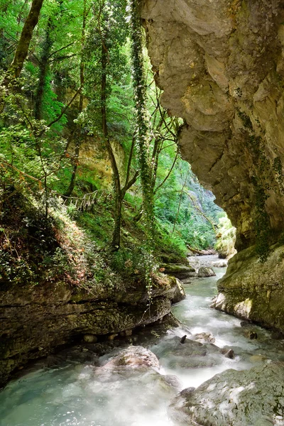 Caramanico Terme (İtalya Abruzzo yakınındaki Orfento Vadisi)