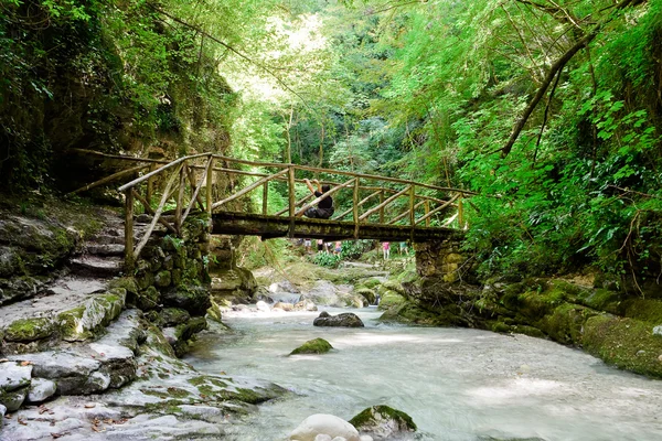Caramanico Terme (İtalya Abruzzo yakınındaki Orfento Vadisi)