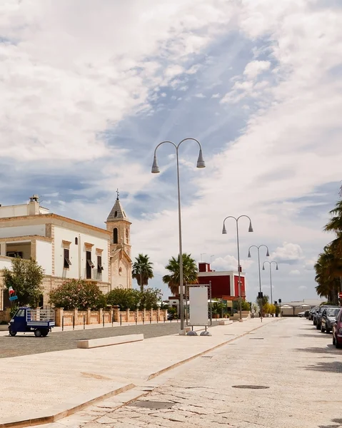 Avenida em Savelletri (Itália ) — Fotografia de Stock