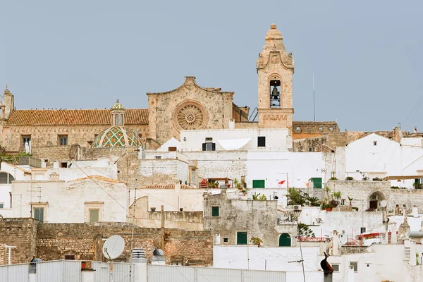 Ostuni, białe miasto w southerm Włochy — Zdjęcie stockowe