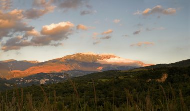 Majella dağ ve abruzzo (Bu köyde Caramanico günbatımı