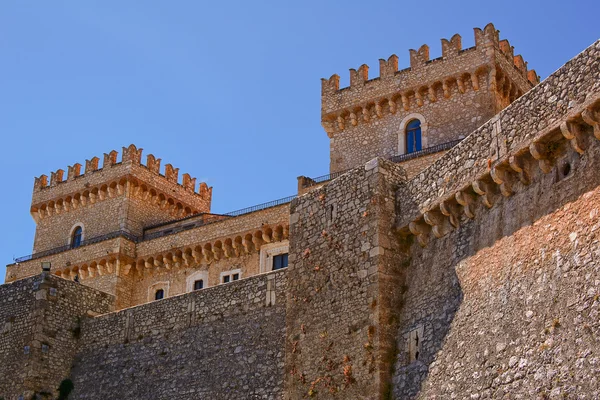 Piccolomini hrad ve městě celano (Itálie) — Stock fotografie