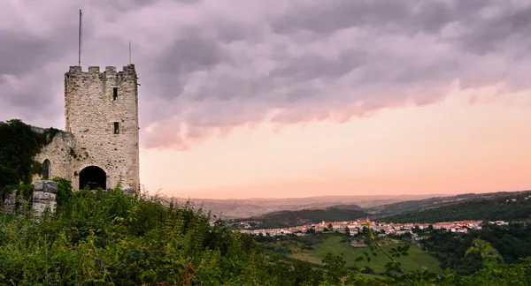 Nové město a staré město Salle v Abruzzo (Itálie) — Stock fotografie