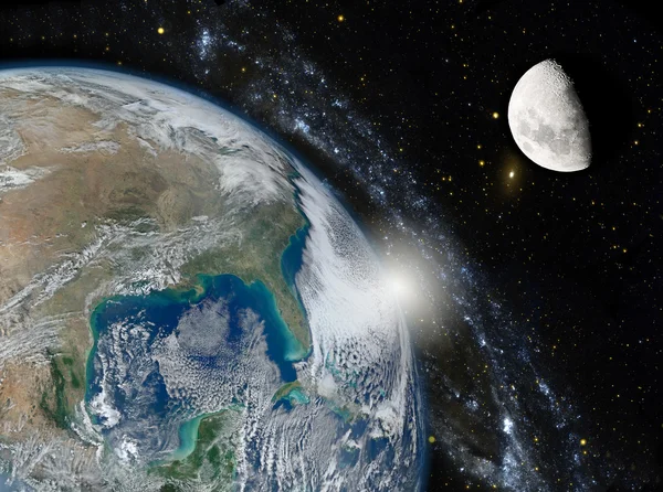 Dünya, galaksi ve ay. Nasa tarafından döşenmiş bu görüntü unsurları