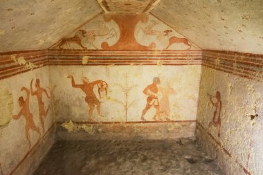 Tarquinia, İtalya - 18 Eylül 2020: Tarquinia Etrüsk mezarlarından biri olan ceylan mezarı