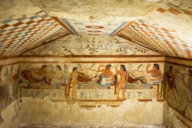 Tarquinia, İtalya - 18 Eylül 2020: Tarquinia Etrüsk mezarlarından biri olan leoparlar mezarı