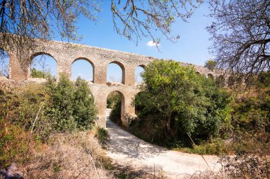 Roma su kemeri için kemerli mimari