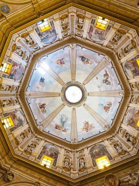 Santa Margherita di Montefiascone (İtalya) Bazilikası 'nın büyük kubbesi.)