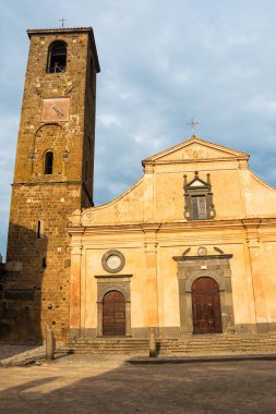 Ana Meydan ve San Donato Kilisesi Civita di Bagnoregio, Lazio, İtalya