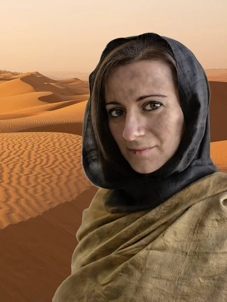 Retrato Mulher Com Hijab Fundo Deserto — Fotografia de Stock