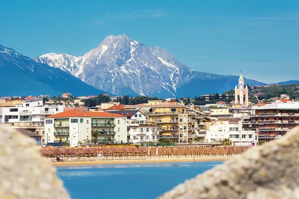 Veduta Sul Lungomare Pescara Con Campanile Della Chiesa Del Divino — Foto Stock