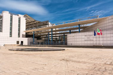 Abruzzo 'daki Pescara Adalet Sarayı' nın yapıları