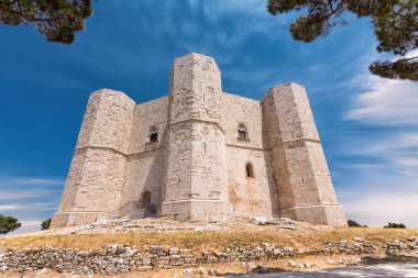 Andria, İtalya - 18 Haziran 2021: Swabia Frederick II Castel del Monte, Puglia 'da hiç kimse olmadan