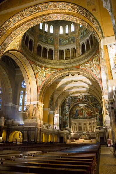 A bazilika Lisieux-i Szent Teréz plébániáról — Stock Fotó